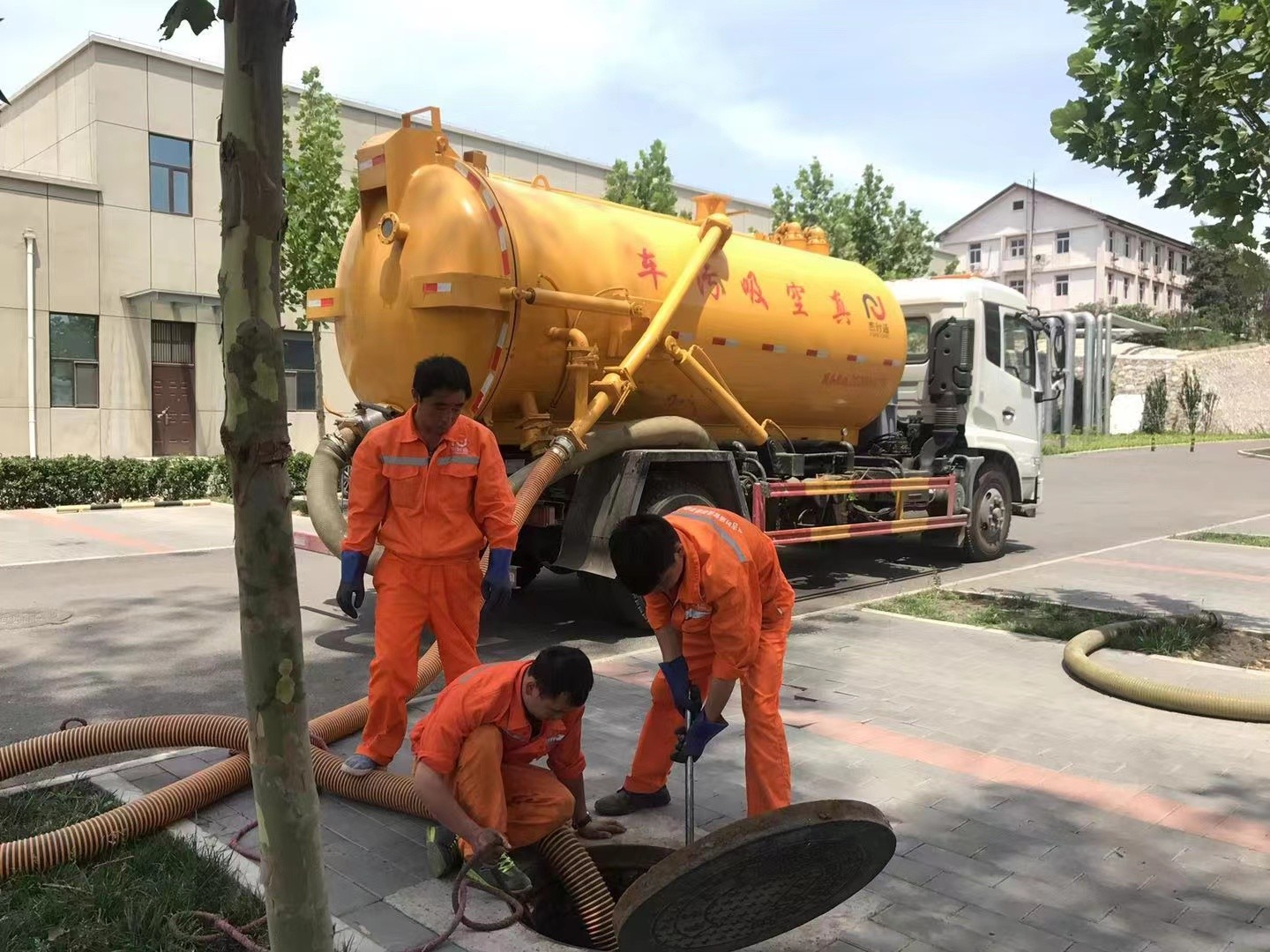资阳化粪池清理与5-8吨吸粪车施工效率分析
